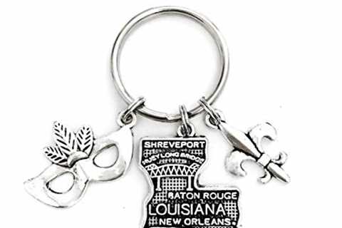 Louisiana keychain. Includes State of Louisiana, Mardi Gras mask, and Fleur de Lis Charms...