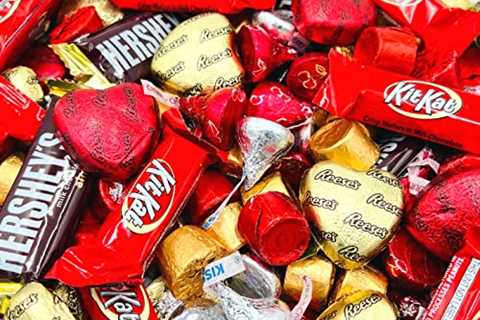 Valentine’s Day Chocolate Candy Assortment | 3 Pound Bag | Peanut Butter Hearts, HERSHEY’S Bars,..