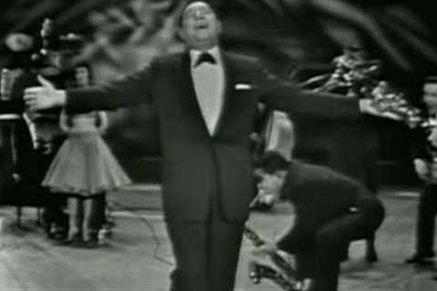 Louis Prima LIVE -- When You''re Smiling  /  C''è La Luna / Zooma Zooma / Oh Marie