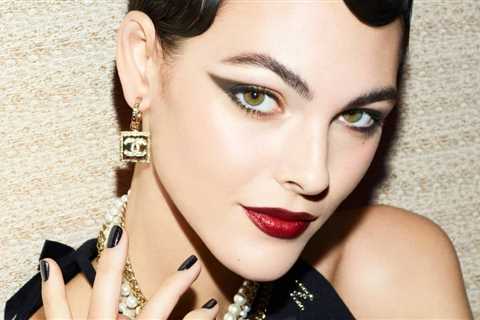 Chanel's 2023 Holiday Makeup Collection: A Mesmerizing Journey into 1920s Glam