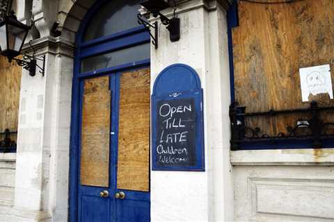 This Is How We're Watching Britain's Pubs Die (And Nobody Seems to Care)