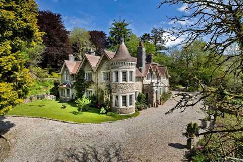 I Just Found the Most Ridiculous Royal Property Deal (And Yes, Charles Can Still Show Up)